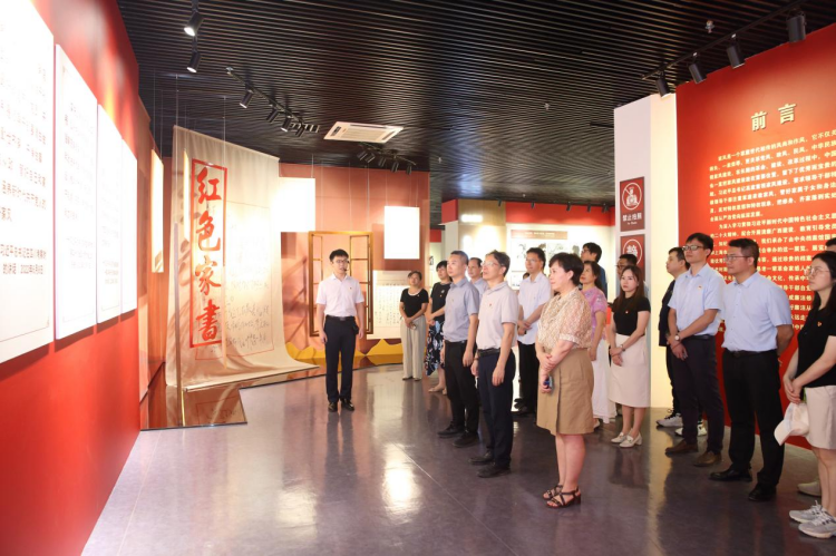档案展图片2.png