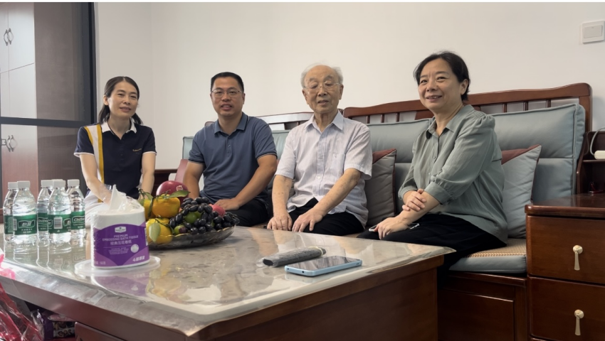 中心党委书记林玫带队慰问离休干部尹玉静同志.png