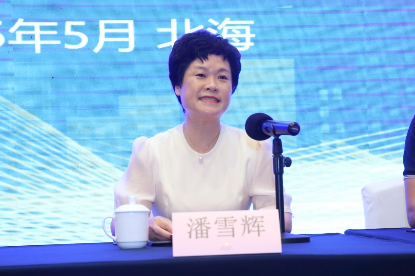 2.北海市卫生健康委党组成员、副主任、中医药管理局局长潘雪辉致辞.jpg